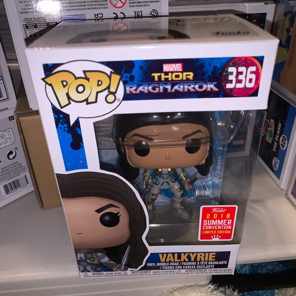 Vaulted New in box Thor Ragnarock Valkyrie 2018 Summer Con HT Sticker Funko Pop